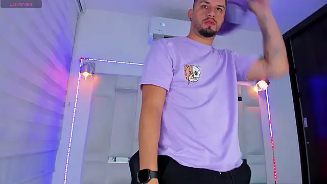 Snapshot of Jacob19_ chatting on September 20, 2025, 12:32 pm Jacob19 online show from September 20, 2025, 12:32 pm