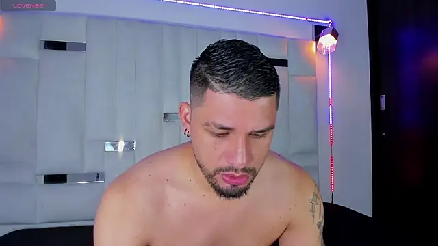 Snapshot of Jacob19_ chatting on September 24, 2025, 11:39 am Jacob19 online show from September 24, 2025, 11:39 am