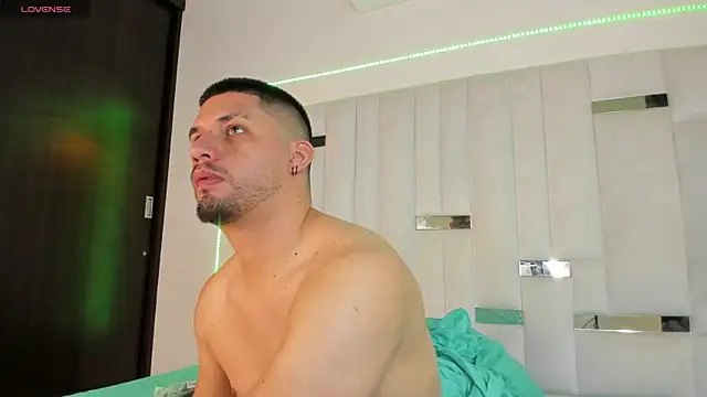 Snapshot of Jacob19_ chatting on October 5, 2025, 2:35 am Jacob19 online show from October 5, 2025, 2:35 am