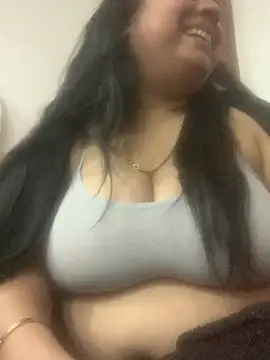 hottyshanaya online show from February 8, 2026, 3:32 pm