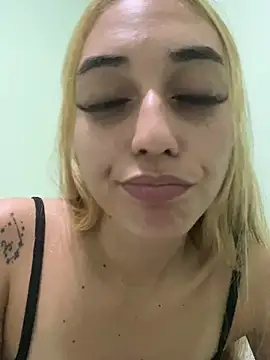 Snapshot of loirinhaaa chatting on February 9, 2026, 11:58 pm loirinhaaa online show from February 9, 2026, 11:58 pm