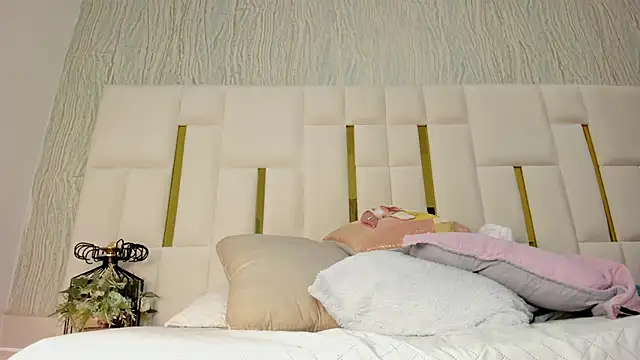 mia vy online show from May 14, 2026, 3:03 am