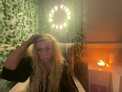 BonnyDesire online show from October 1, 2025, 6:34 pm