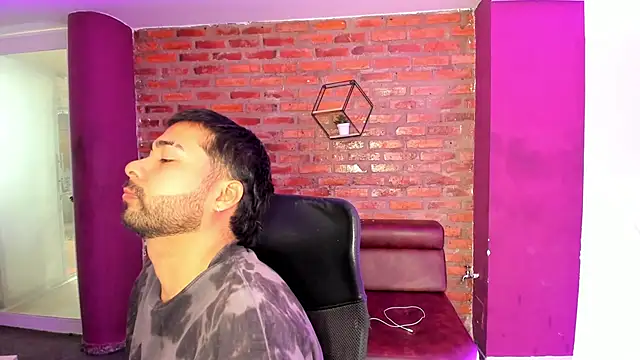 Hot Threesomee online show from September 27, 2025, 1:17 pm