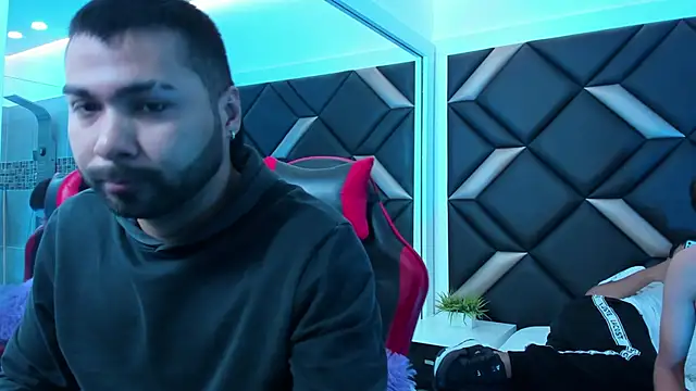 Hot Threesomee online show from November 26, 2025, 1:11 pm