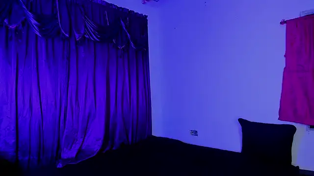 Shairaclark  online show from October 15, 2025, 12:53 am