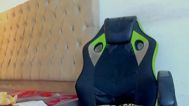 Snapshot of Naomis_35 chatting on January 16, 2026, 7:40 pm Naomis 35 online show from January 16, 2026, 7:40 pm