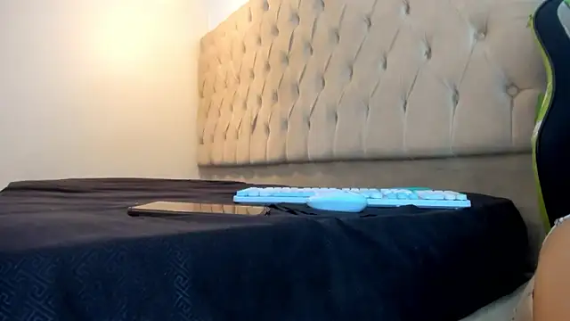 Snapshot of Naomis_35 chatting on February 23, 2026, 7:36 pm Naomis 35 online show from February 23, 2026, 7:36 pm