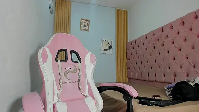 Naomis 35 online show from November 7, 2025, 7:18 pm