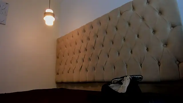 Snapshot of Naomis_35 chatting on February 3, 2026, 7:19 pm Naomis 35 online show from February 3, 2026, 7:19 pm