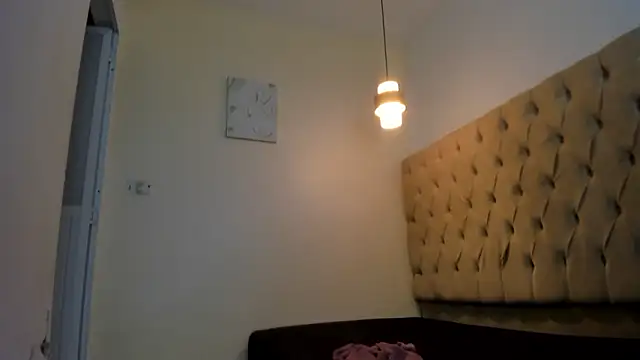 Snapshot of Naomis_35 chatting on March 3, 2026, 7:54 pm Naomis 35 online show from March 3, 2026, 7:54 pm