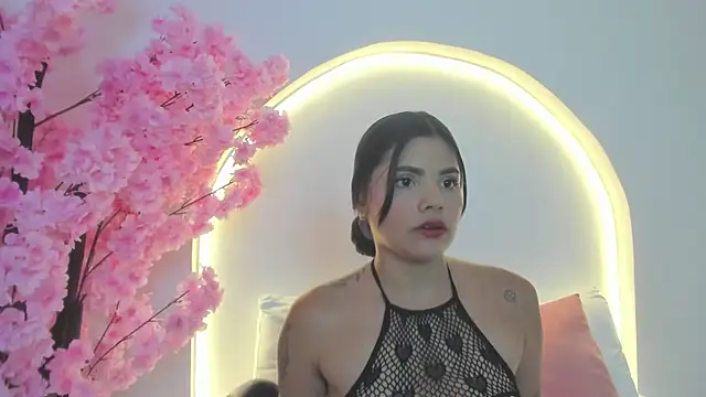molly lovee  online show from June 30, 2026, 7:25 pm