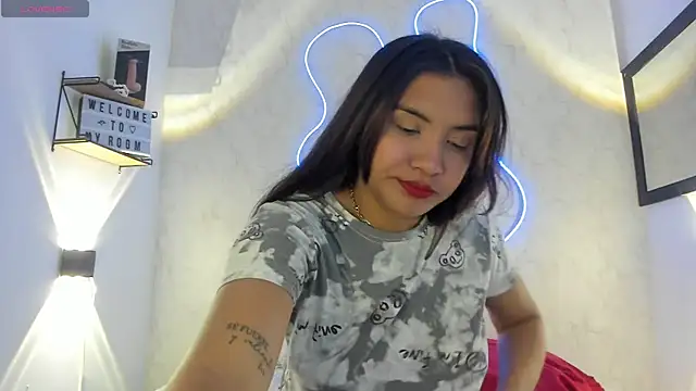 Snapshot of Cata_chs chatting on November 24, 2025, 6:41 pm Cata chs online show from November 24, 2025, 6:41 pm