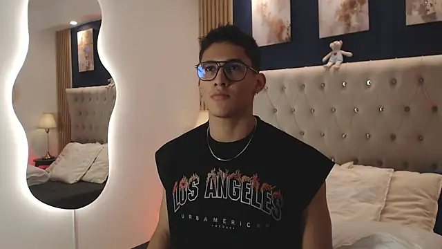 Snapshot of SalvadorFit chatting on February 22, 2026, 8:10 pm SalvadorFit online show from February 22, 2026, 8:10 pm