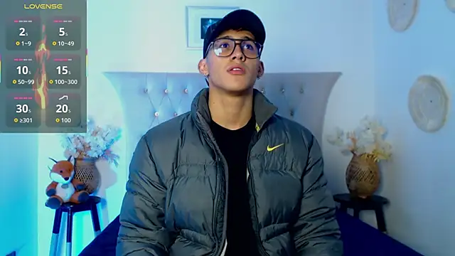 Snapshot of SalvadorFit chatting on November 5, 2025, 7:50 pm SalvadorFit online show from November 5, 2025, 7:50 pm