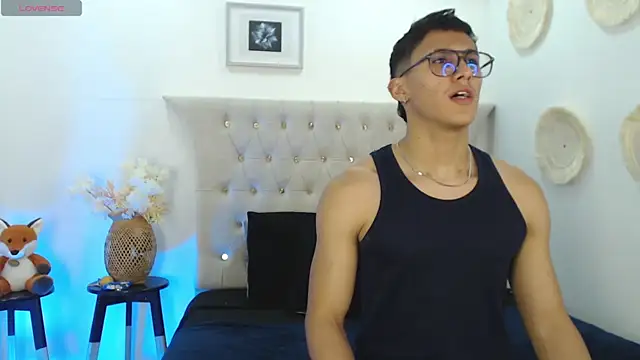 Snapshot of SalvadorFit chatting on September 19, 2025, 8:24 pm SalvadorFit online show from September 19, 2025, 8:24 pm