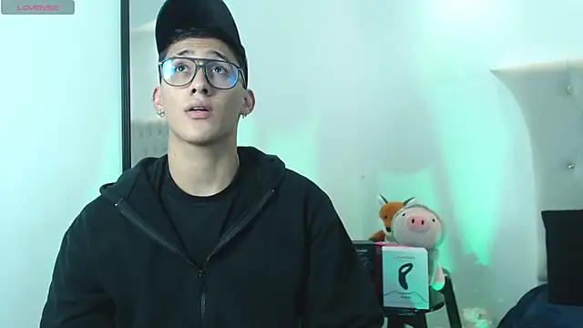 Snapshot of SalvadorFit chatting on February 5, 2026, 8:26 pm SalvadorFit online show from February 5, 2026, 8:26 pm