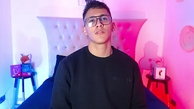 Snapshot of SalvadorFit chatting on November 26, 2025, 8:53 pm SalvadorFit online show from November 26, 2025, 8:53 pm