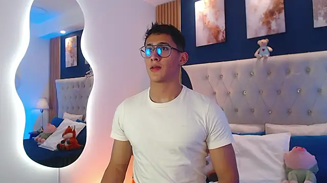 Snapshot of SalvadorFit chatting on February 11, 2026, 8:41 pm SalvadorFit online show from February 11, 2026, 8:41 pm