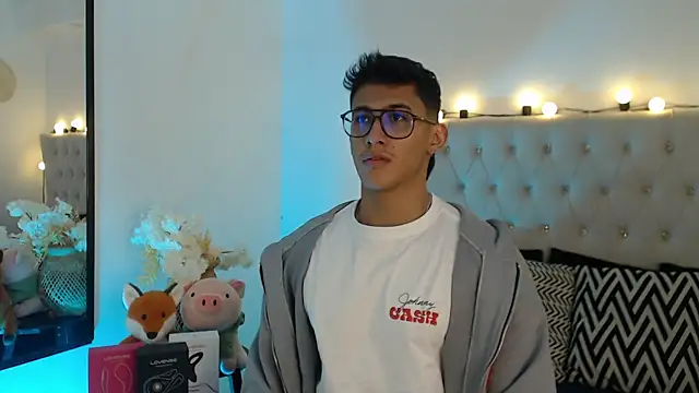 Snapshot of SalvadorFit chatting on January 17, 2026, 8:01 pm SalvadorFit online show from January 17, 2026, 8:01 pm