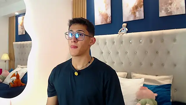 Snapshot of SalvadorFit chatting on February 18, 2026, 8:05 pm SalvadorFit online show from February 18, 2026, 8:05 pm