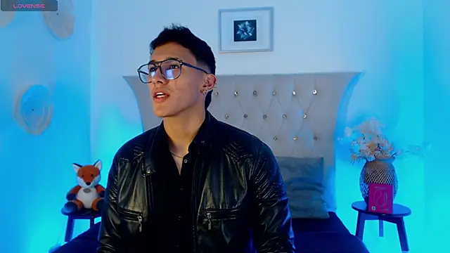 Snapshot of SalvadorFit chatting on September 28, 2025, 8:49 pm SalvadorFit online show from September 28, 2025, 8:49 pm