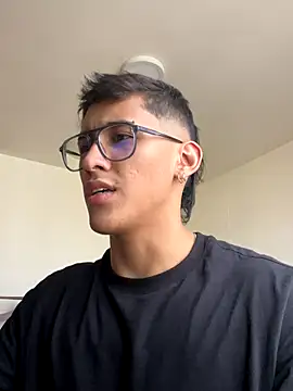 Snapshot of SalvadorFit chatting on November 22, 2025, 8:18 pm SalvadorFit online show from November 22, 2025, 8:18 pm