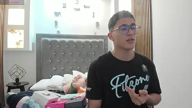 Snapshot of SalvadorFit chatting on February 6, 2026, 8:38 pm SalvadorFit online show from February 6, 2026, 8:38 pm