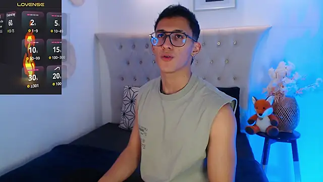 Snapshot of SalvadorFit chatting on October 5, 2025, 8:32 pm SalvadorFit online show from October 5, 2025, 8:32 pm