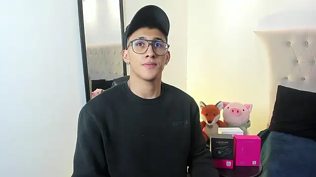 Snapshot of SalvadorFit chatting on February 1, 2026, 8:40 pm SalvadorFit online show from February 1, 2026, 8:40 pm