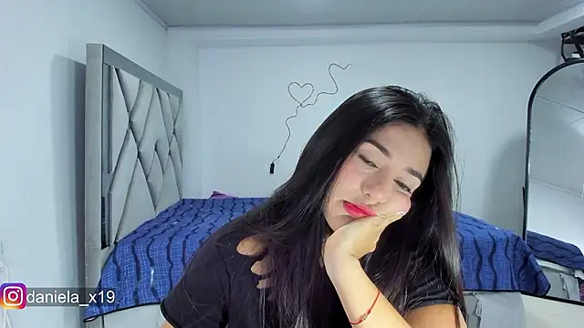 Snapshot of Daniela_x19 chatting on February 18, 2026, 12:41 am Daniela x19 online show from February 18, 2026, 12:41 am