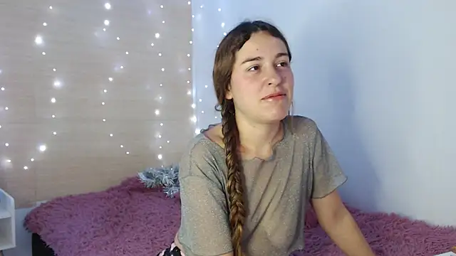 Snapshot of kat_desiree chatting on December 22, 2025, 1:11 pm kat desiree online show from December 22, 2025, 1:11 pm