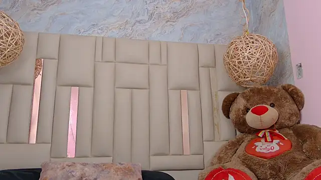 Dixiebelle online show from April 15, 2026, 1:00 am