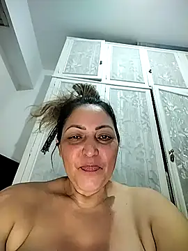 Snapshot of Lunita86 chatting on May 11, 2026, 3:08 am Lunita86 online show from May 11, 2026, 3:08 am