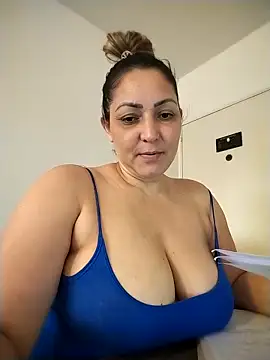Snapshot of Lunita86 chatting on April 20, 2026, 3:02 pm Lunita86 online show from April 20, 2026, 3:02 pm