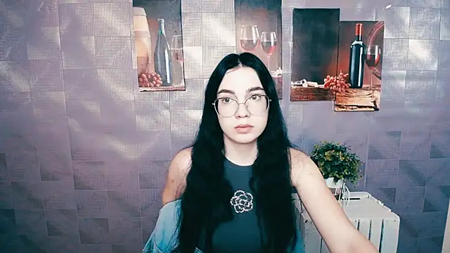 Snapshot of MiraBabe_ chatting on September 22, 2025, 8:20 am MiraBabe online show from September 22, 2025, 8:20 am