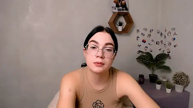 Snapshot of MiraBabe_ chatting on October 13, 2025, 8:05 am MiraBabe online show from October 13, 2025, 8:05 am