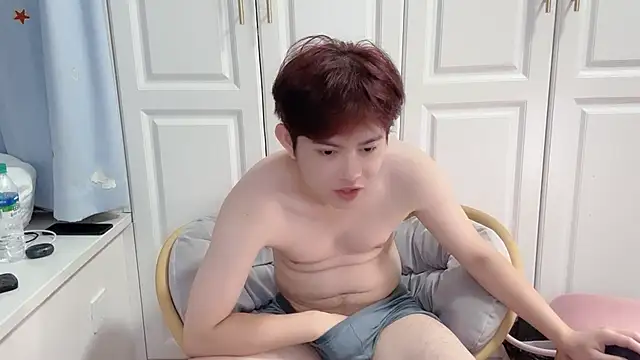 xlong00099 online show from October 7, 2025, 1:34 pm