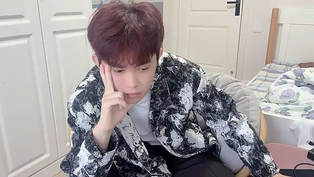 xlong00099 online show from October 19, 2025, 8:39 am