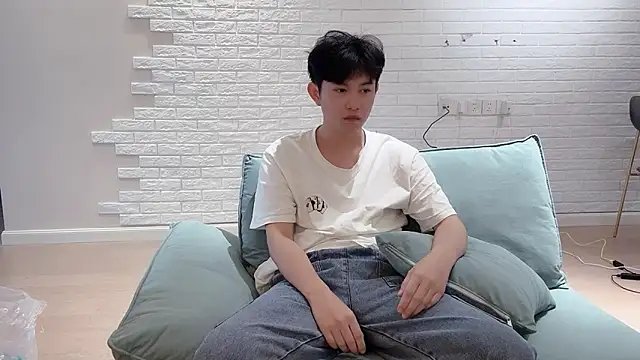 xlong00099 online show from September 19, 2025, 7:45 am