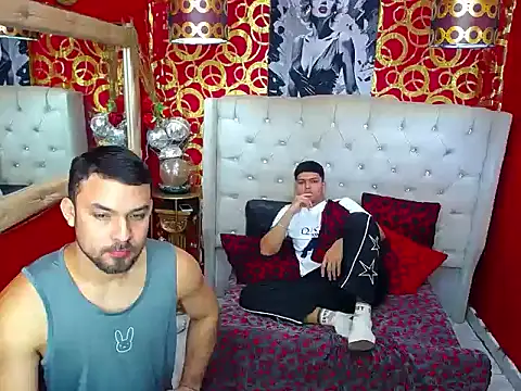 Snapshot of LATINBOYSPEIN chatting on September 29, 2025, 7:19 pm LATINBOYSPEIN online show from September 29, 2025, 7:19 pm