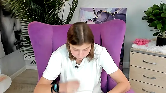 Snapshot of MeridethMondoux chatting on September 24, 2025, 2:56 pm MeridethMondoux online show from September 24, 2025, 2:56 pm