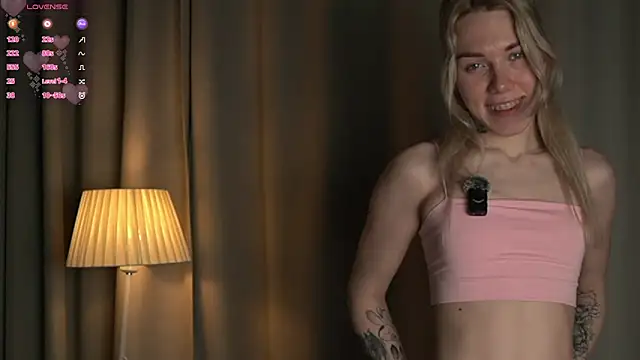 Snapshot of DianeHonnette chatting on February 19, 2026, 7:55 pm DianeHonnette online show from February 19, 2026, 7:55 pm