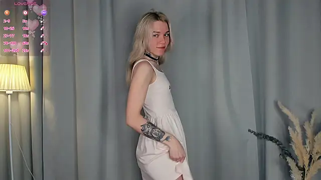 Snapshot of DianeHonnette chatting on January 5, 2026, 7:28 pm DianeHonnette online show from January 5, 2026, 7:28 pm