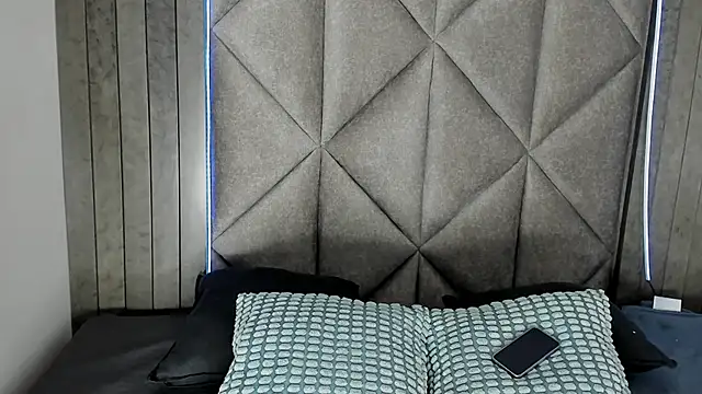 KeendraFox  online show from September 27, 2025, 7:20 pm