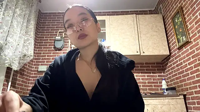 EmmaLeexth online show from October 1, 2025, 1:37 pm