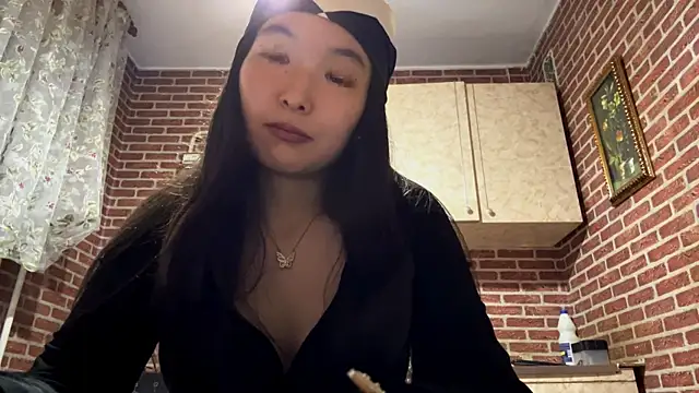 EmmaLeexth online show from September 25, 2025, 2:01 pm