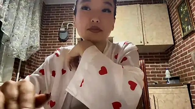 EmmaLeexth online show from September 18, 2025, 2:20 pm