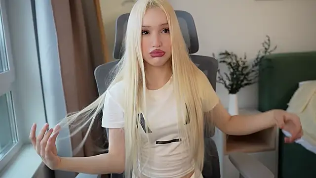 Laura Obsidian online show from November 1, 2025, 7:13 am