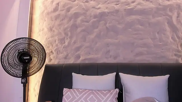 Snapshot of Naomy_gyal chatting on February 27, 2026, 1:00 pm Naomy gyal online show from February 27, 2026, 1:00 pm